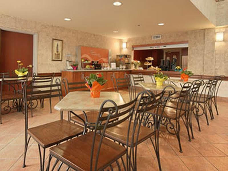 Days Inn By Wyndham Ottawa Airport Exterior foto