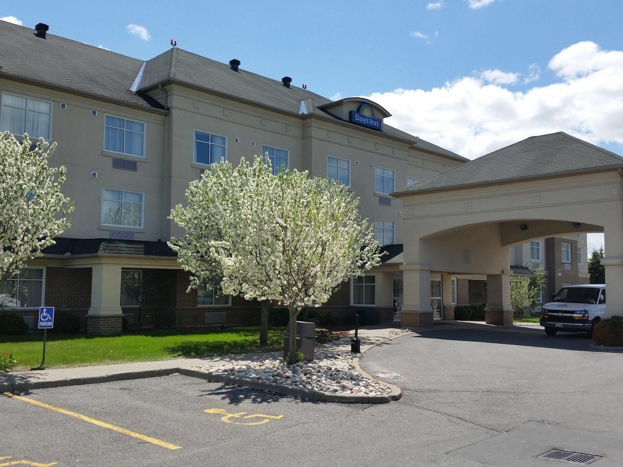 Days Inn By Wyndham Ottawa Airport Exterior foto